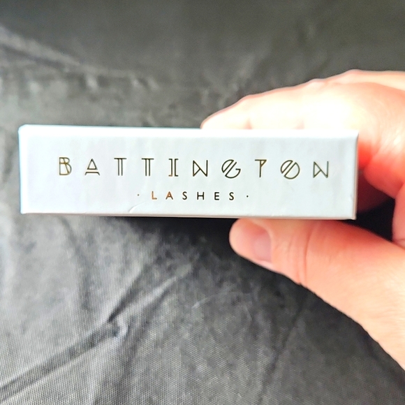 NIB Battington Monroe 3D Silk Lashes with mini glue - Picture 3 of 5